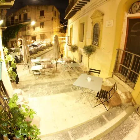 Bed & Breakfast Cortile Lattuca 3*
