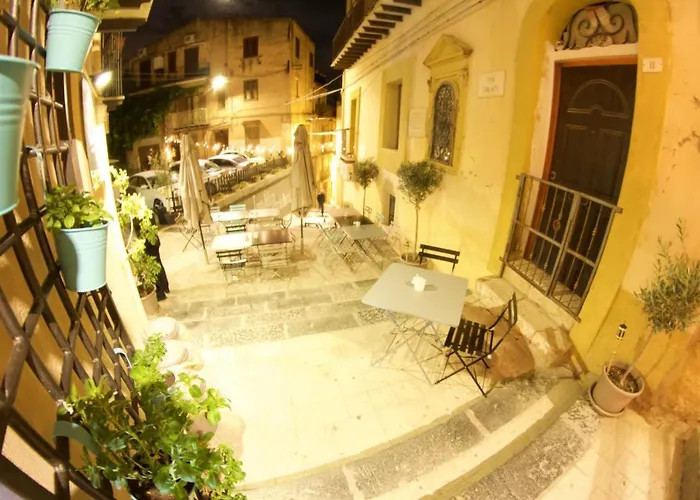 Bed & Breakfast Cortile Lattuca 3*